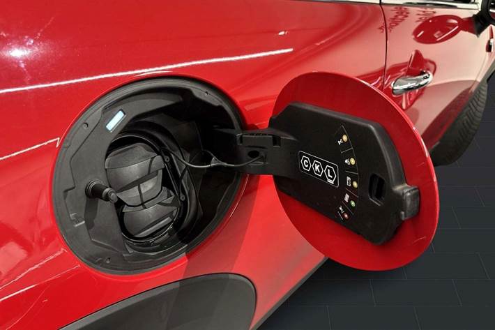 Rød Mini Cooper SE fra 2022 set udefra