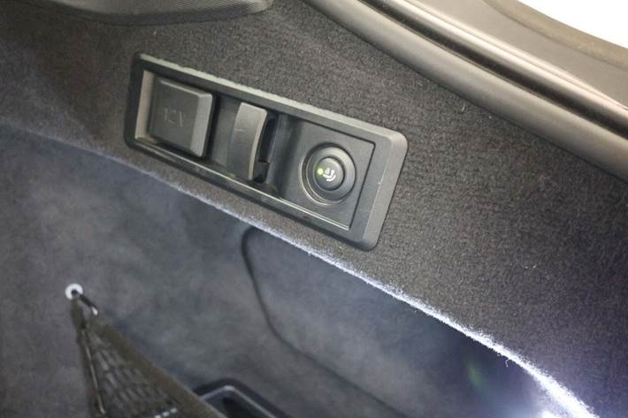 Hvid BMW i4 fra 2022