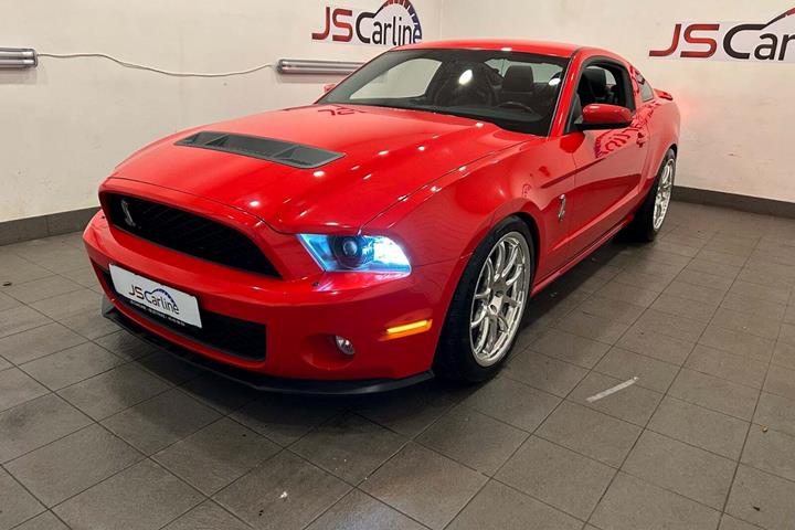Rød Ford Mustang fra 2012