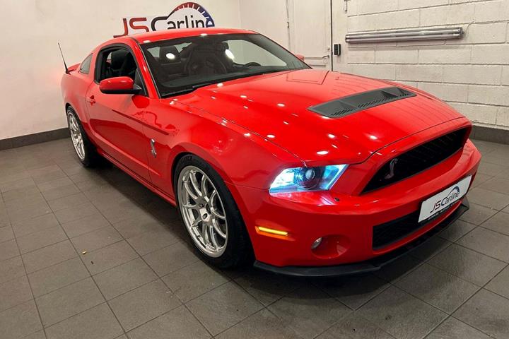 Rød Ford Mustang fra 2012