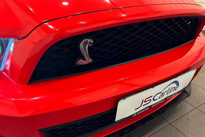Rød Ford Mustang fra 2012