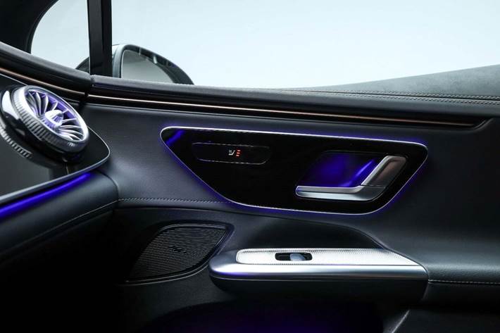 Sort Mercedes EQE350 fra 2023