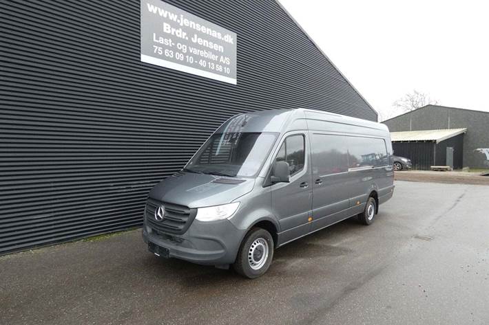 Grå Mercedes Sprinter 317 fra 2023