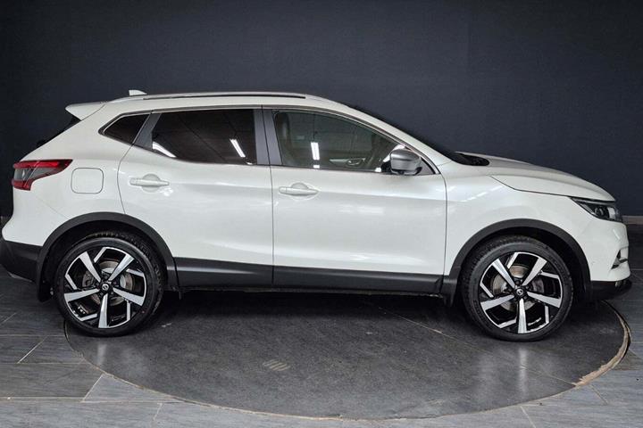 Hvid Nissan Qashqai fra 2018