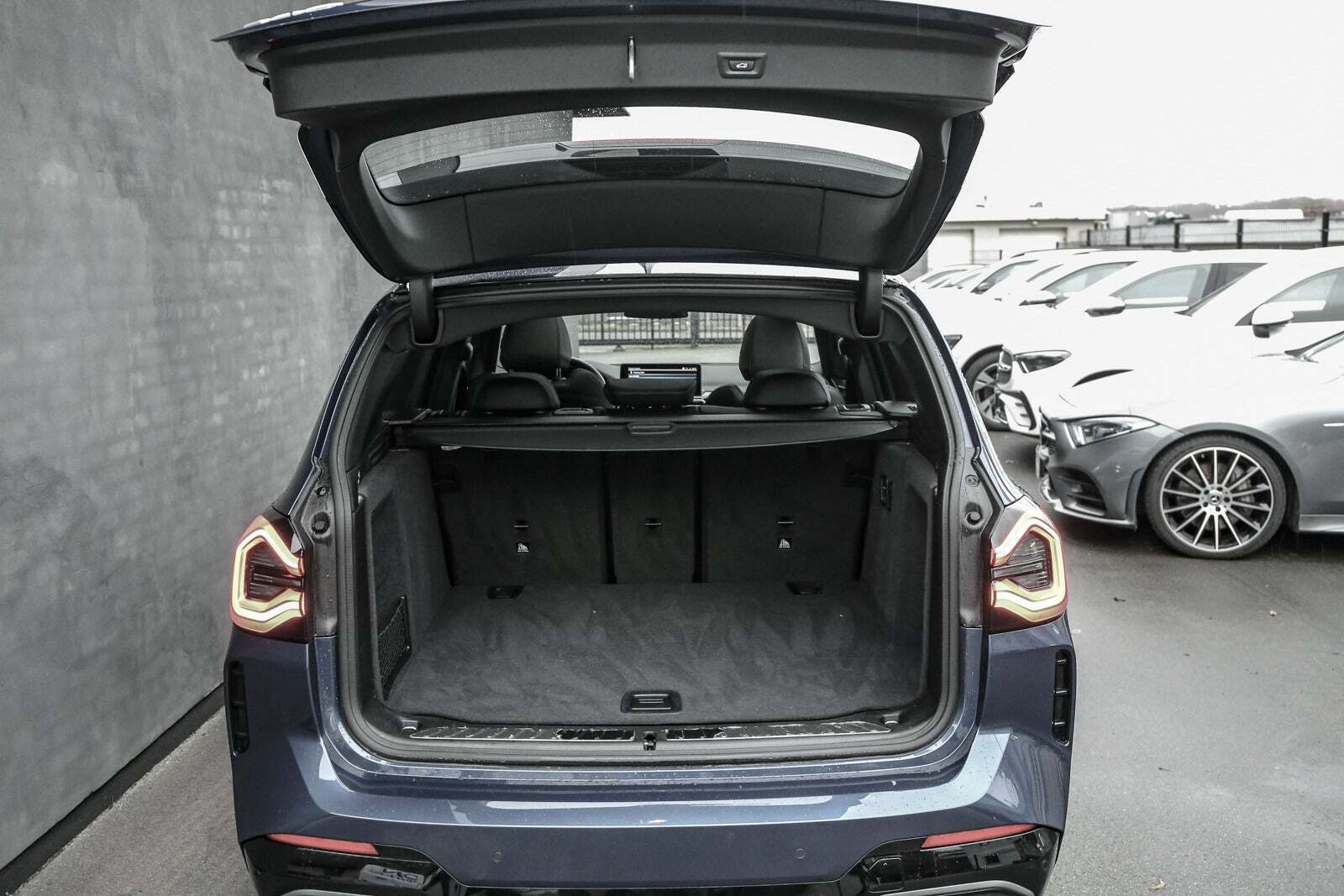 Blå BMW iX3 fra 2022