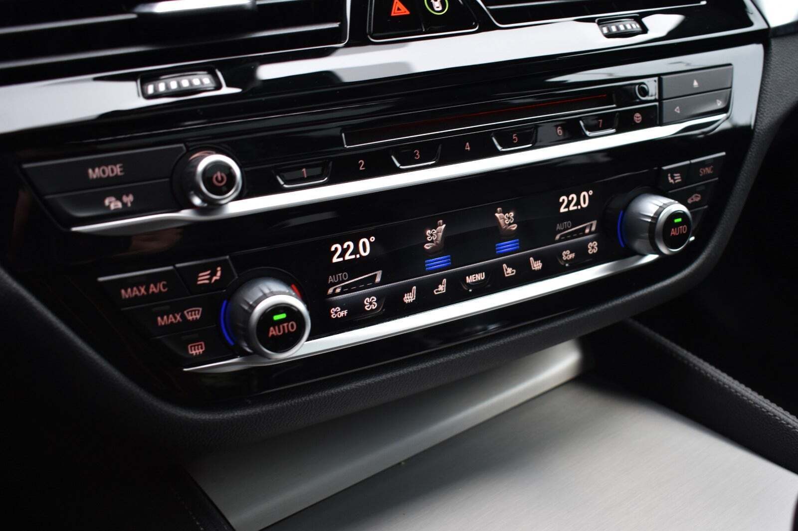 Sort BMW 540i fra 2018