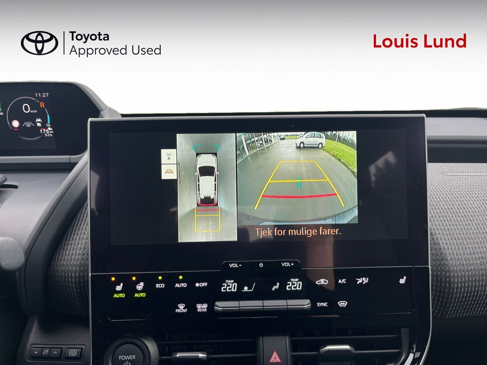 Blå Toyota BZ4X fra 2025