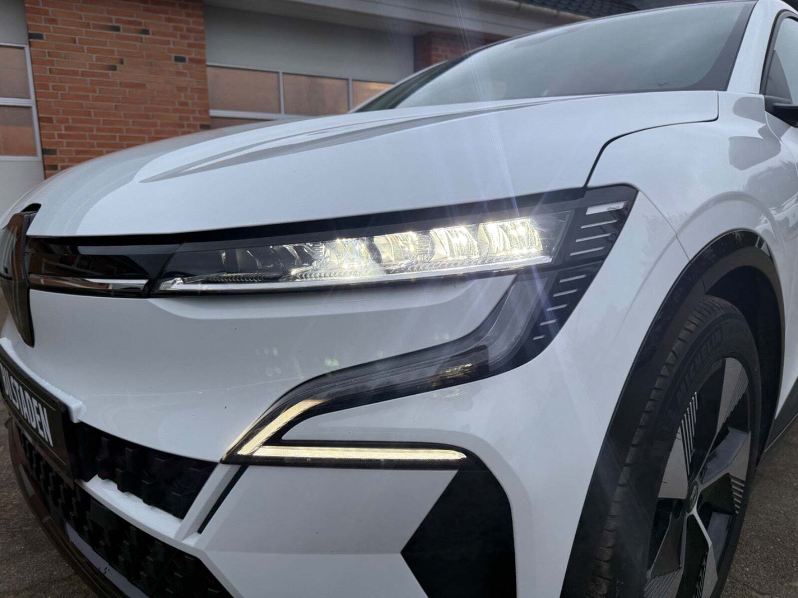 Hvid Renault Megane E-Tech fra 2022