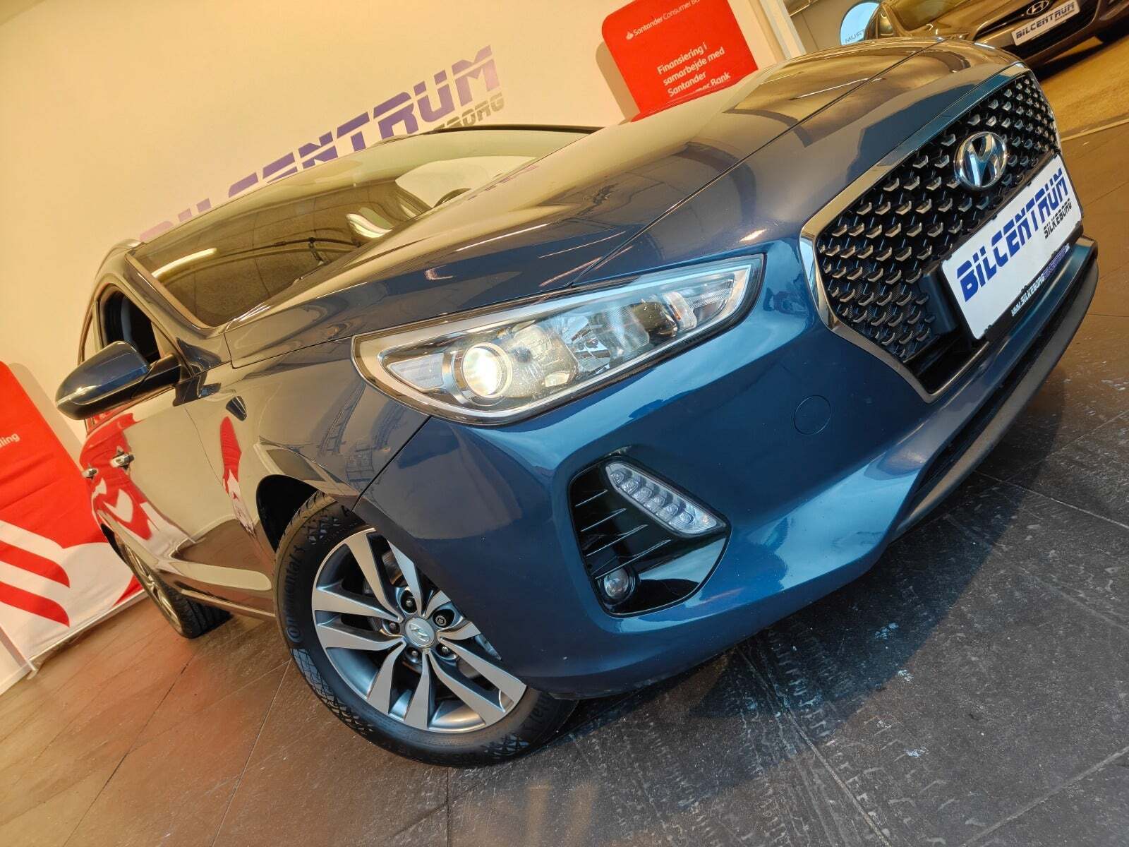 Blå Hyundai i30 fra 2017