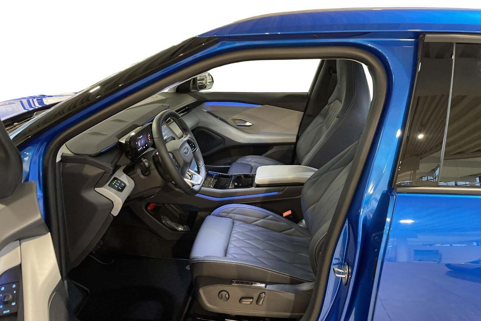 Ford Explorer 82 Premium Extended Range