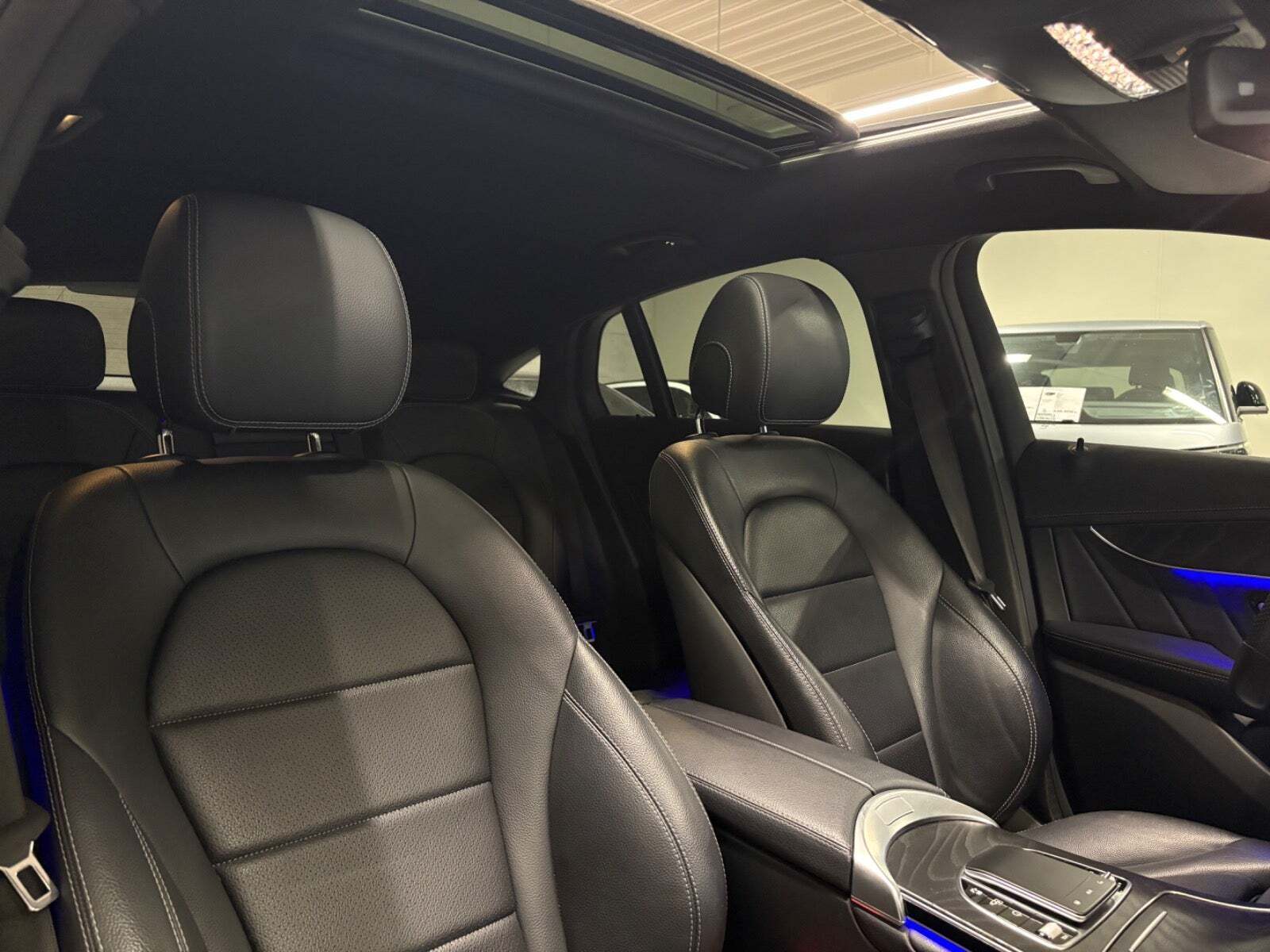 Sort Mercedes GLC300 de fra 2022