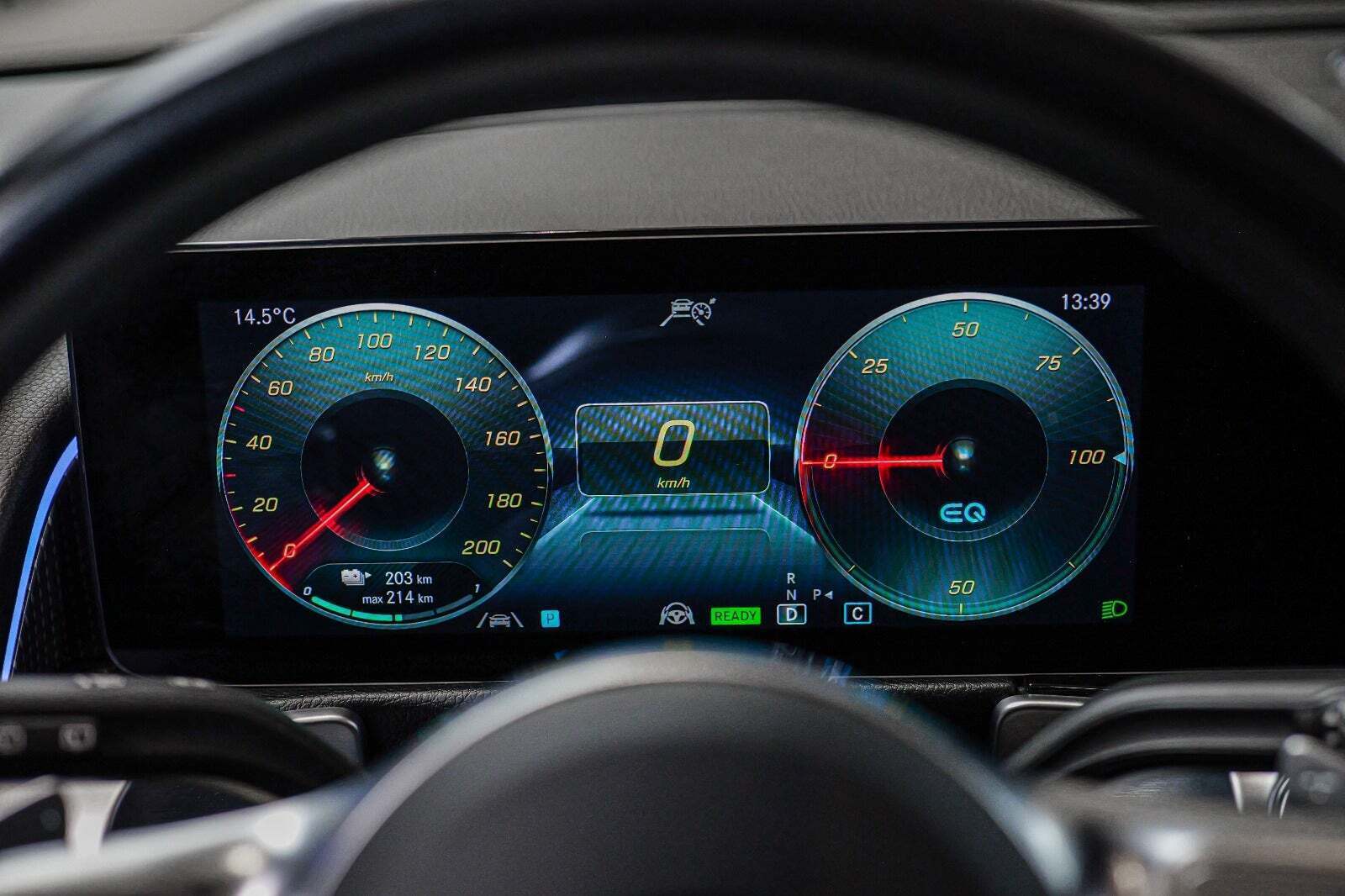 Grå Mercedes EQB300 fra 2022