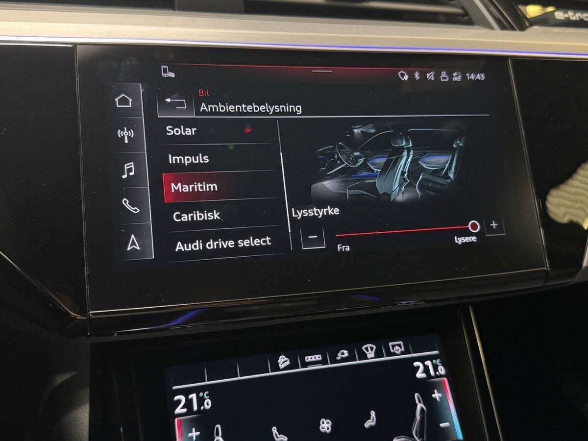 Beige Audi e-tron fra 2022