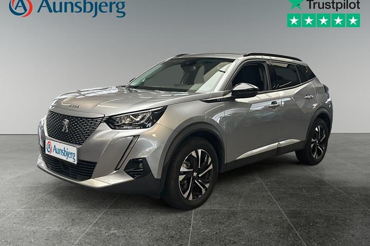 Grå Peugeot e-2008 fra 2022 set udefra