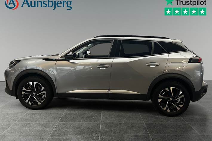 Grå Peugeot e-2008 fra 2022
