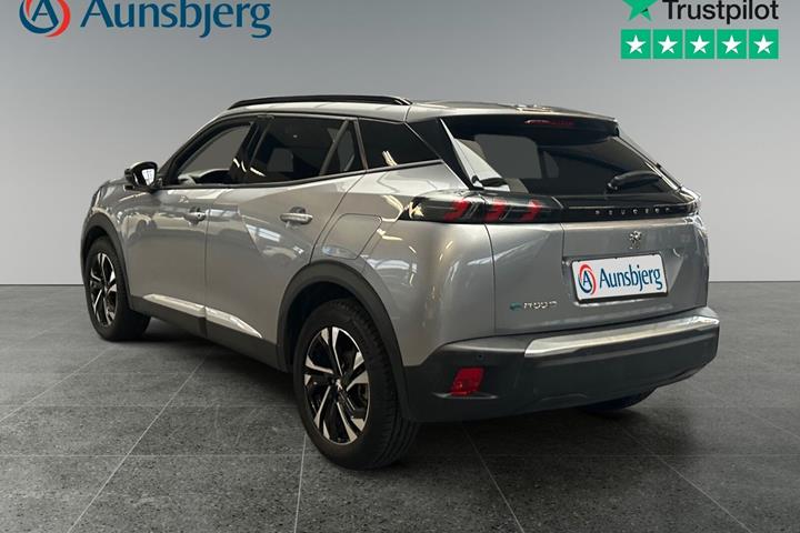 Grå Peugeot e-2008 fra 2022