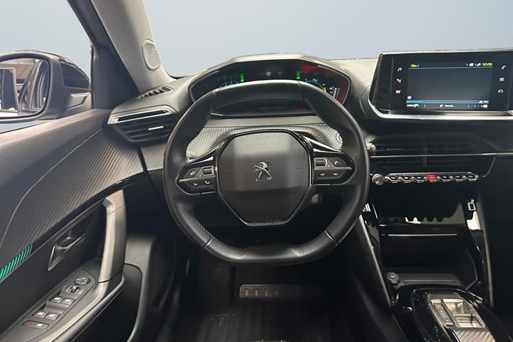 Grå Peugeot e-2008 fra 2022