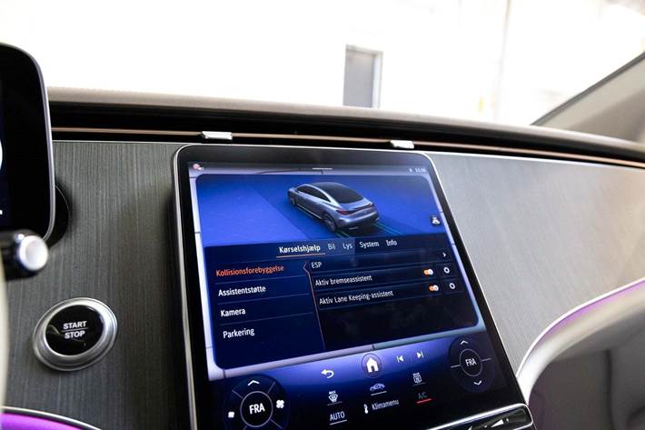 Sort Mercedes EQE350 fra 2024