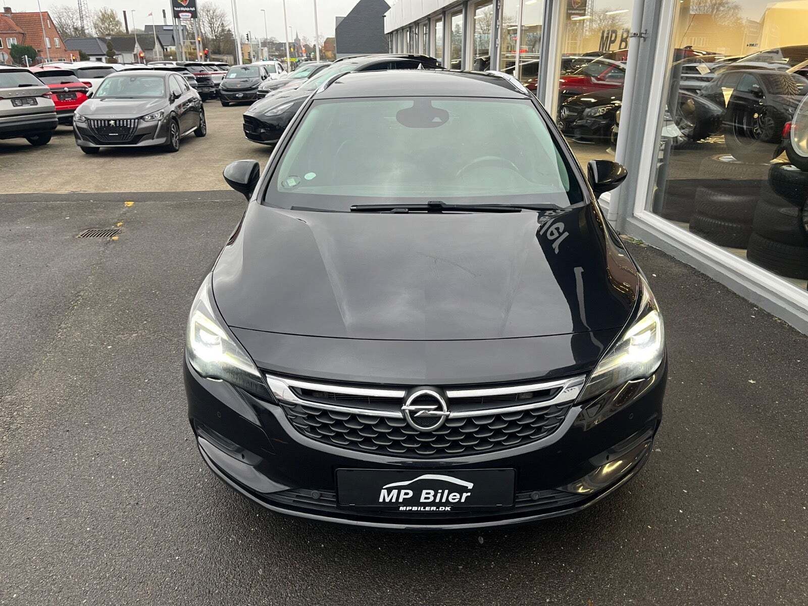 Sort Opel Astra fra 2017