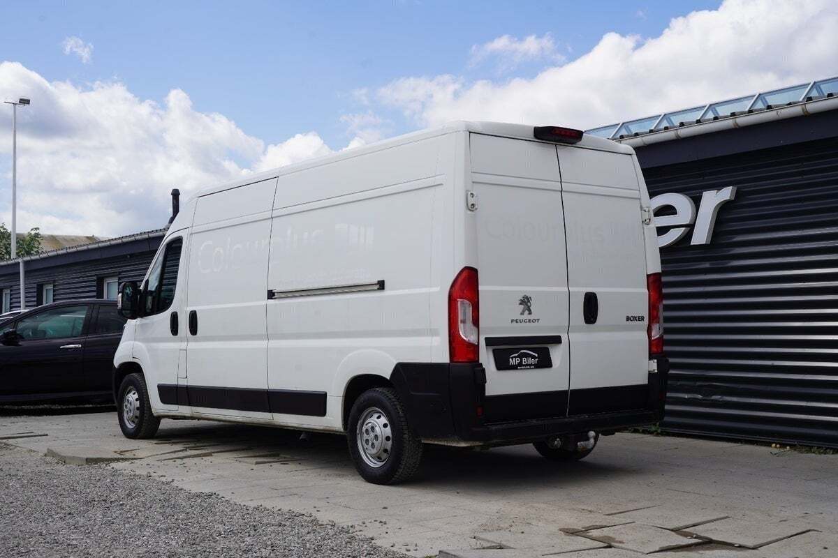Hvid Peugeot Boxer 333 fra 2019