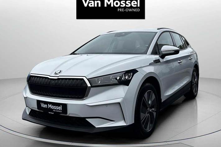 Hvid Skoda Enyaq fra 2023 set udefra