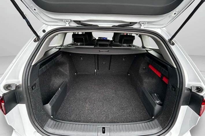 Hvid Skoda Enyaq fra 2023