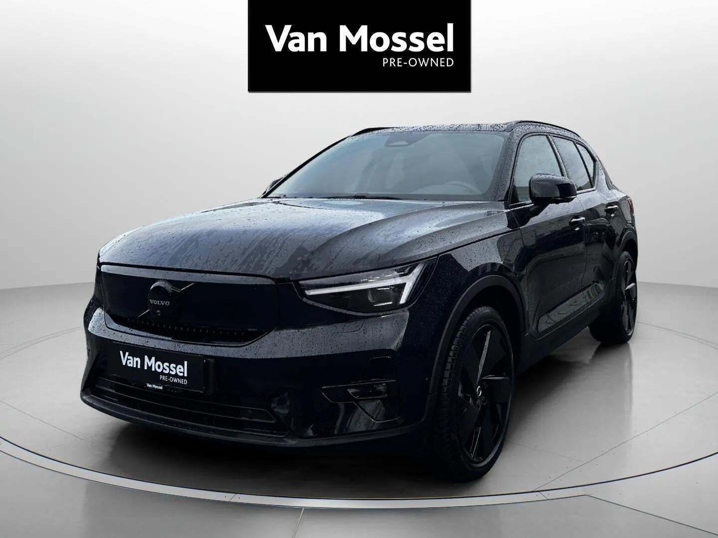 Volvo EX40 Extended Range Black Edition