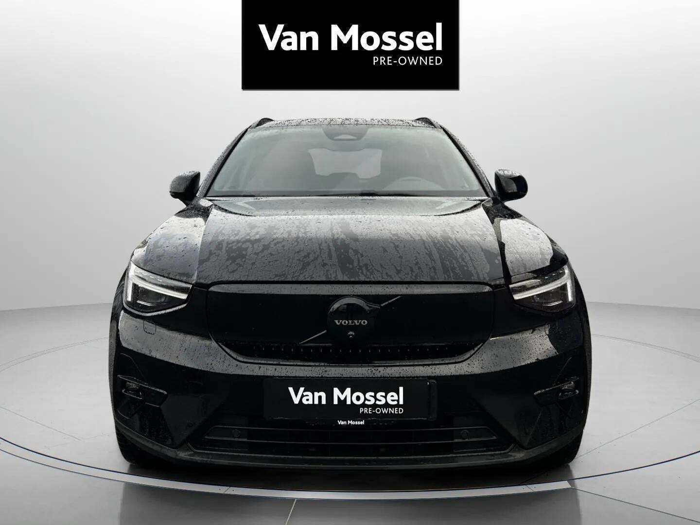 Volvo EX40 Extended Range Black Edition