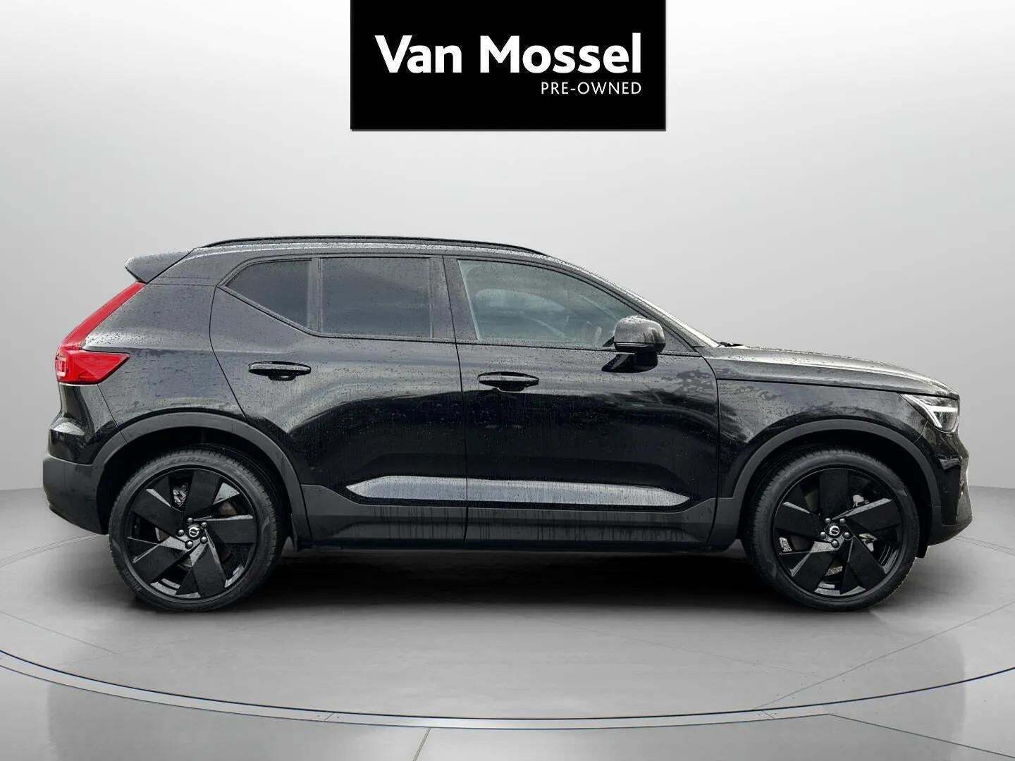 Volvo EX40 Extended Range Black Edition