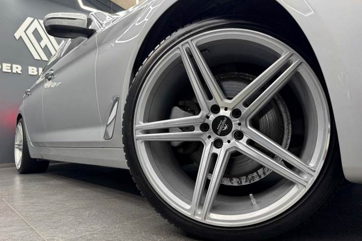 Sølv BMW 520d fra 2018