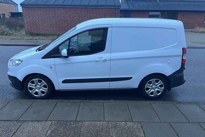 undefined Ford Transit Courier fra 2016