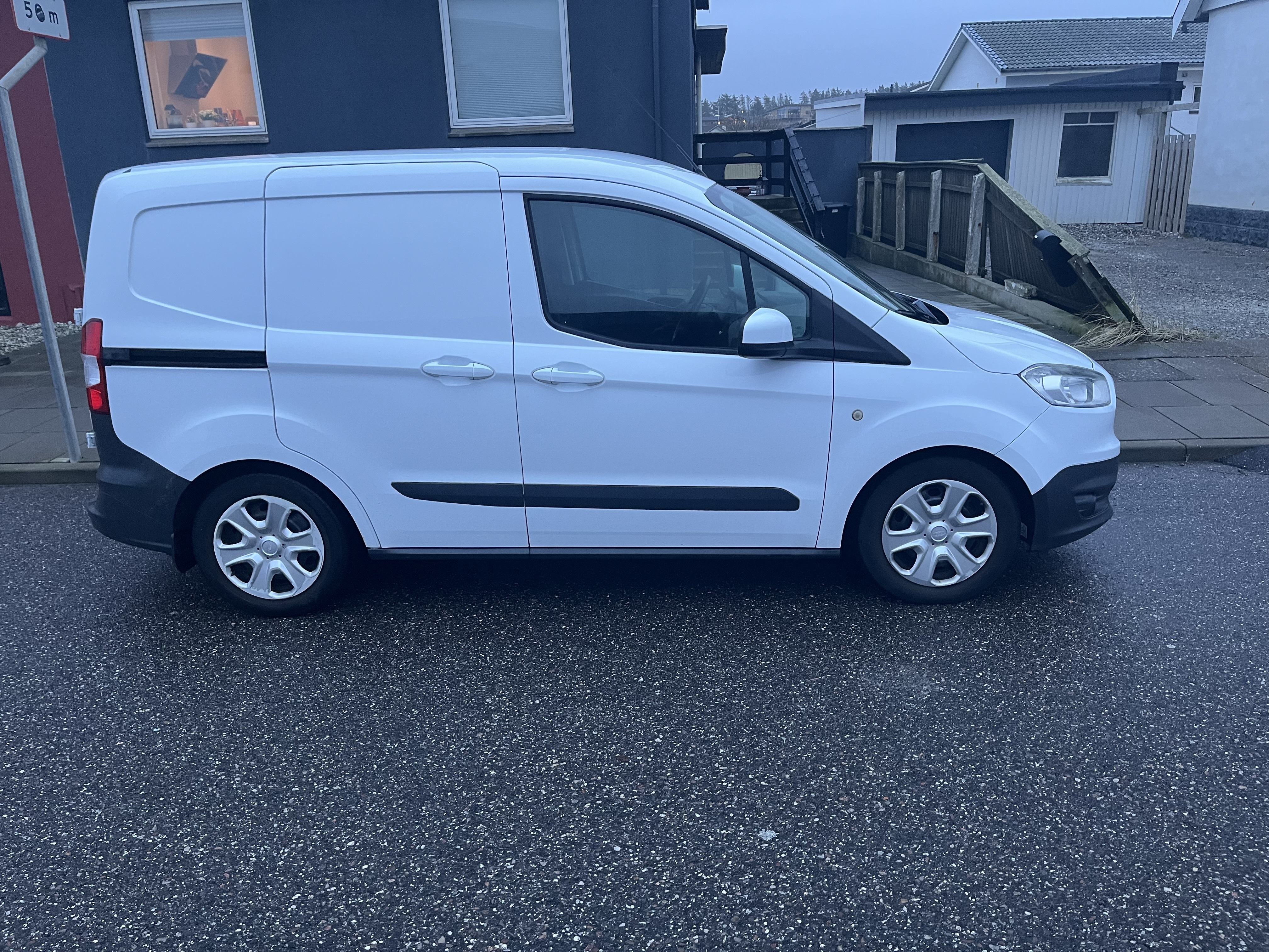 Ford Transit Courier 1,6 TDCI (95 HK) Van Forhjulstræk Manuel