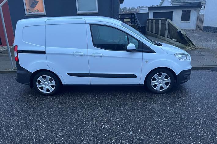 undefined Ford Transit Courier fra 2016