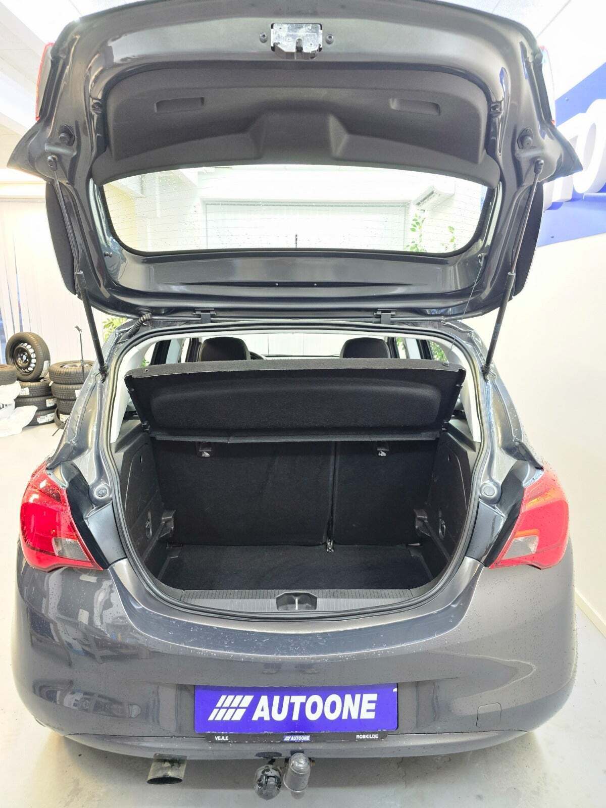 Grå Opel Corsa fra 2015