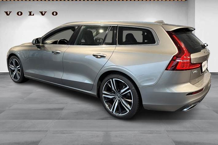Beige Volvo V60 fra 2021