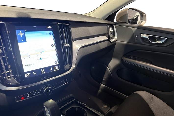 Beige Volvo V60 fra 2021