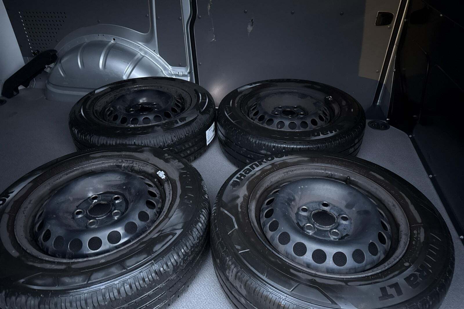 Sølv VW Transporter fra 2022