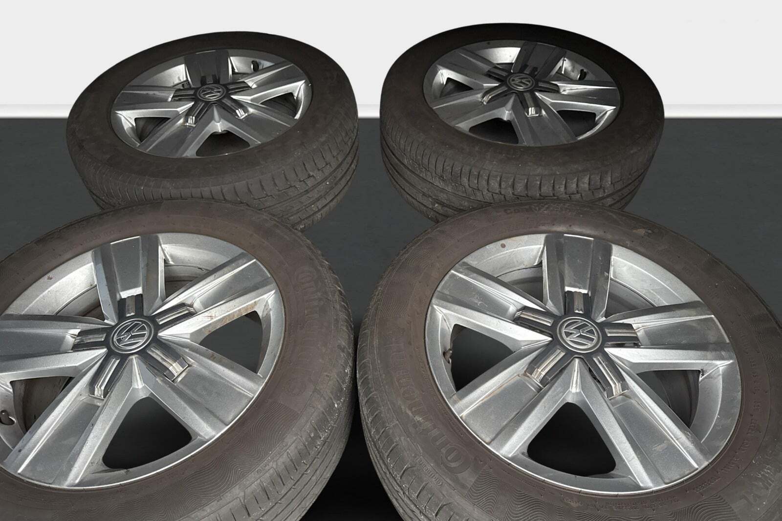 Grå VW Transporter fra 2021