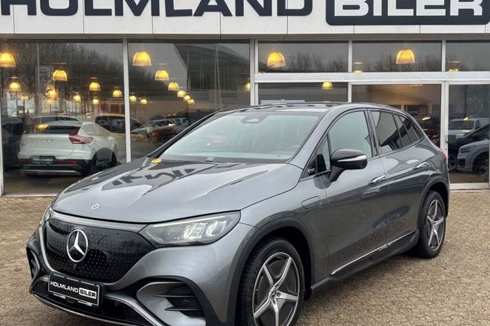 Grå Mercedes EQE300 SUV fra 2024 set udefra