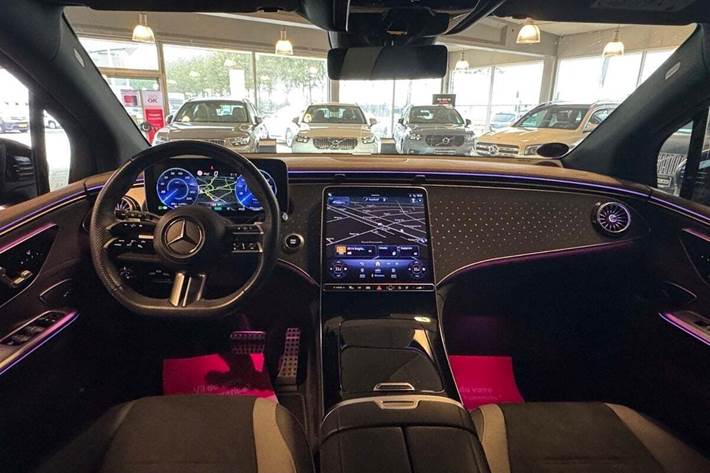 Grå Mercedes EQE300 SUV fra 2024