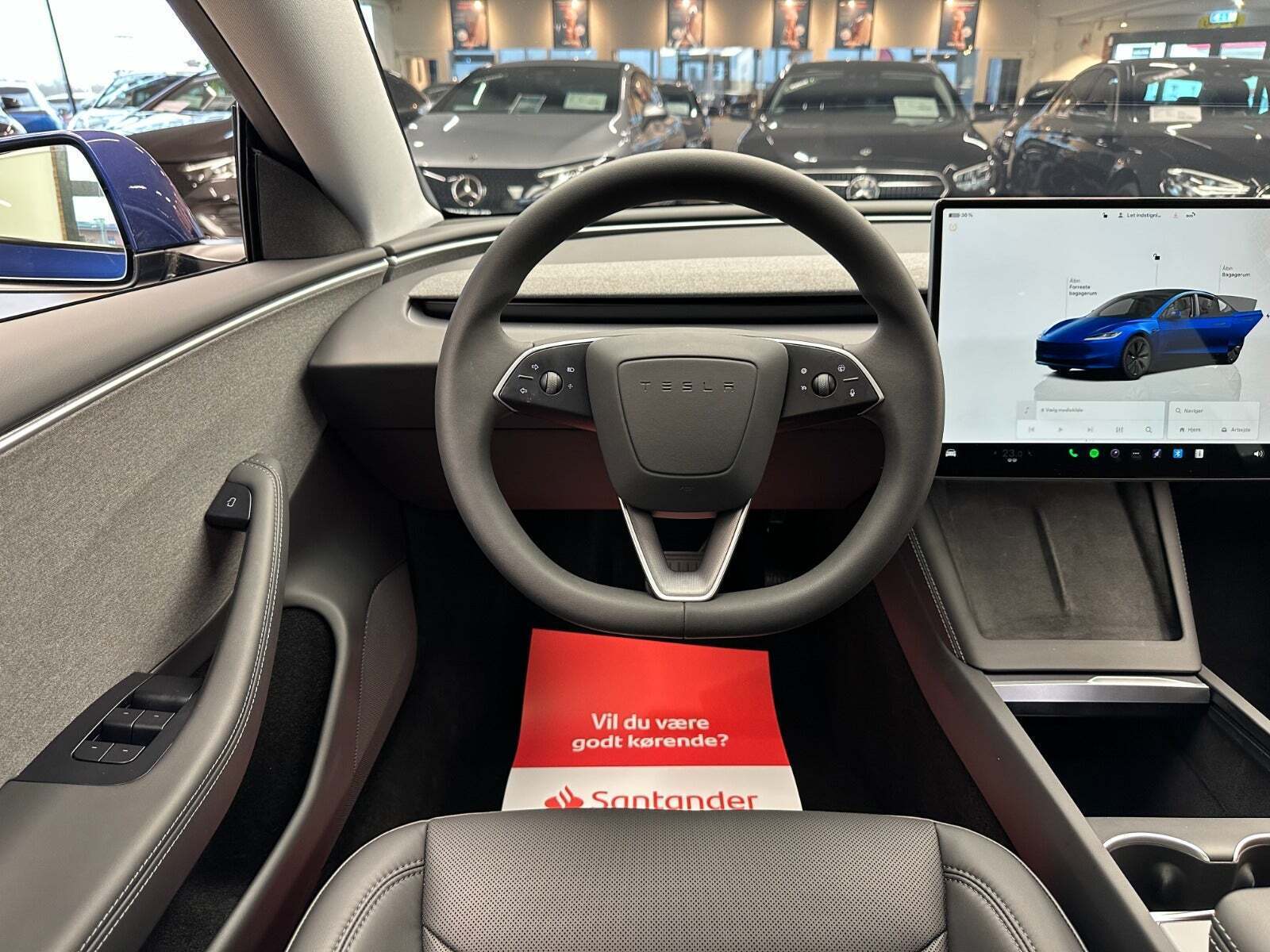 Blå Tesla Model 3 fra 2024
