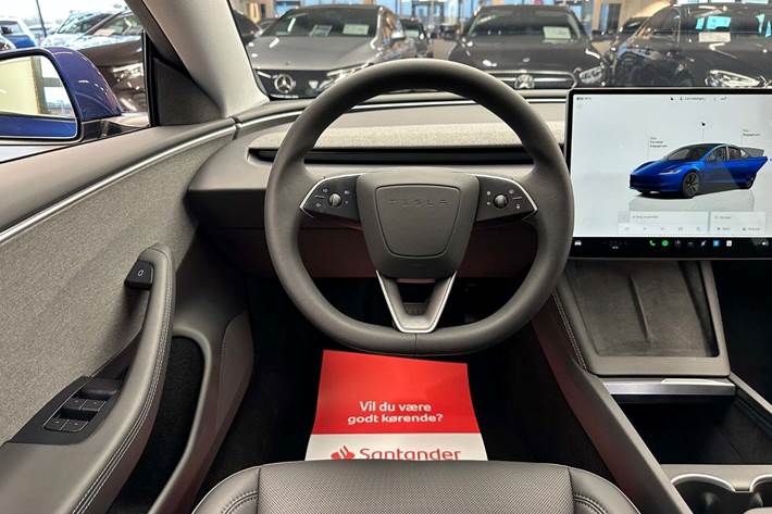 Blå Tesla Model 3 fra 2024