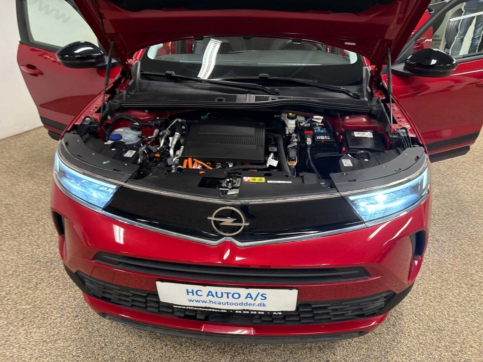 Grå Opel Mokka-e fra 2023