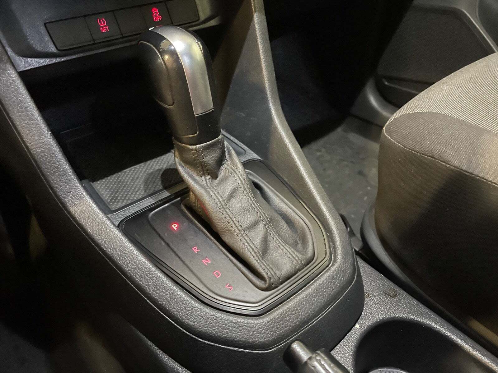 Sølv VW e-Caddy fra 2020 set indefra