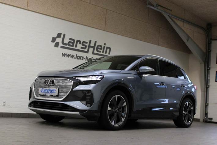 Grå Audi Q4 e-tron fra 2023 set udefra