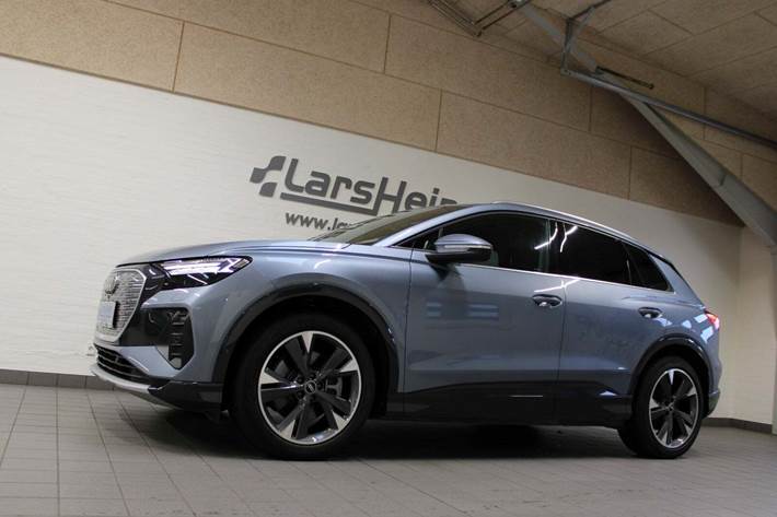 Grå Audi Q4 e-tron fra 2023