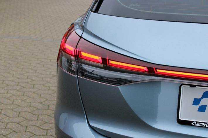 Grå Audi Q4 e-tron fra 2023