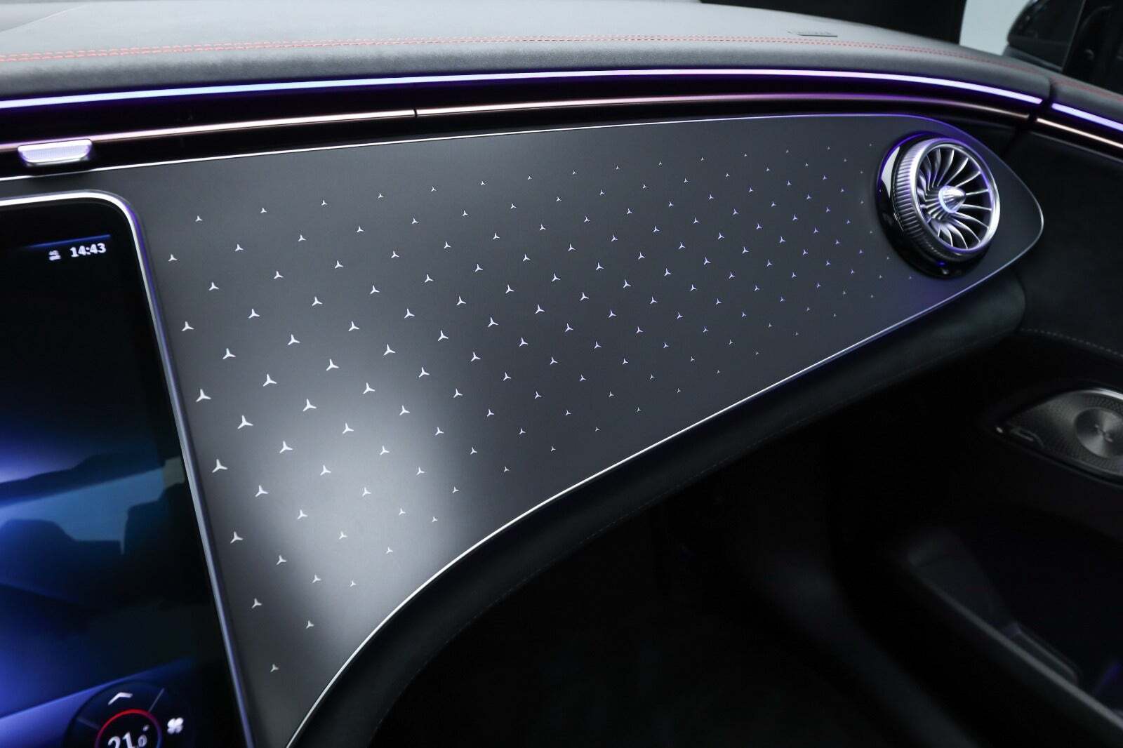 Grå Mercedes EQE53 fra 2023