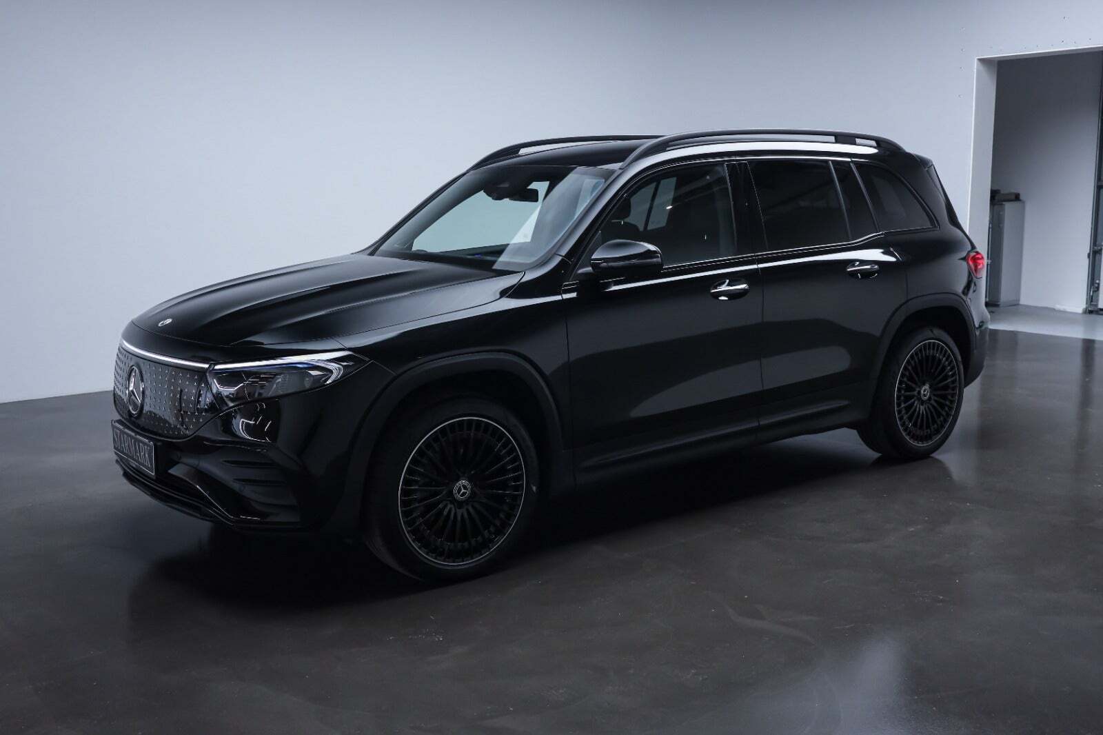 Sort Mercedes EQB350 fra 2025