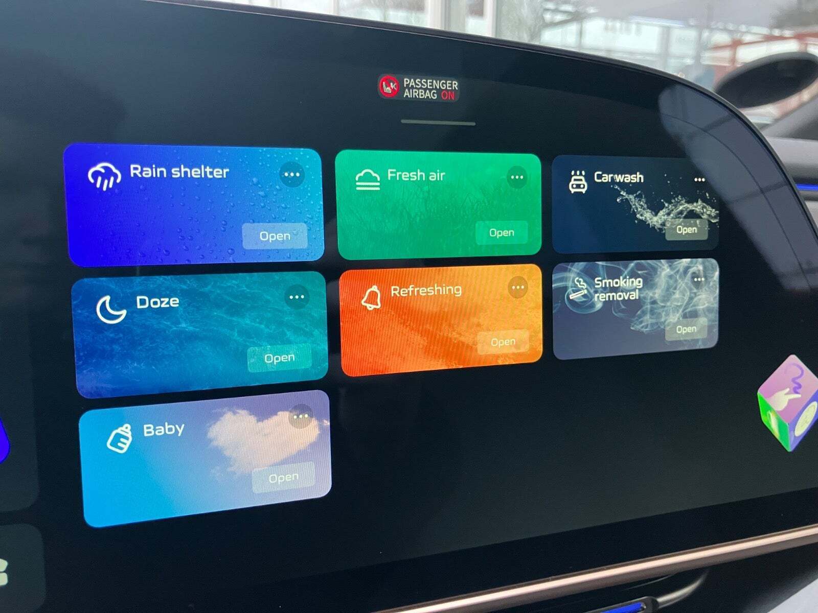 Sort Hongqi EH7 fra 2025